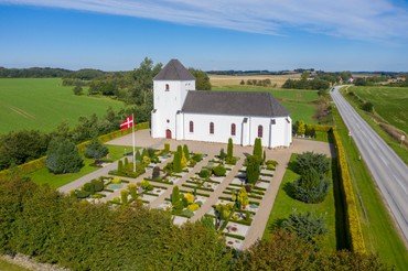Billede af Mylund Kirke og kirkegård